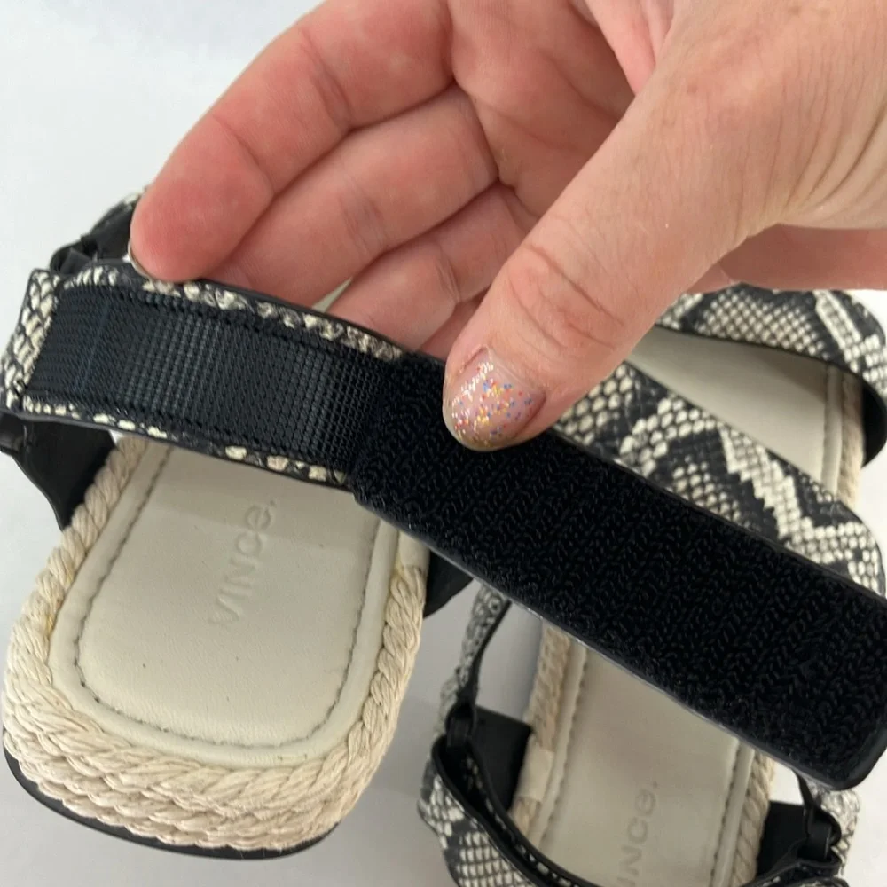 NEW VINCE‎ Sandals Womens 9.5 Elian Strappy Flat Casual Comfort Designer
